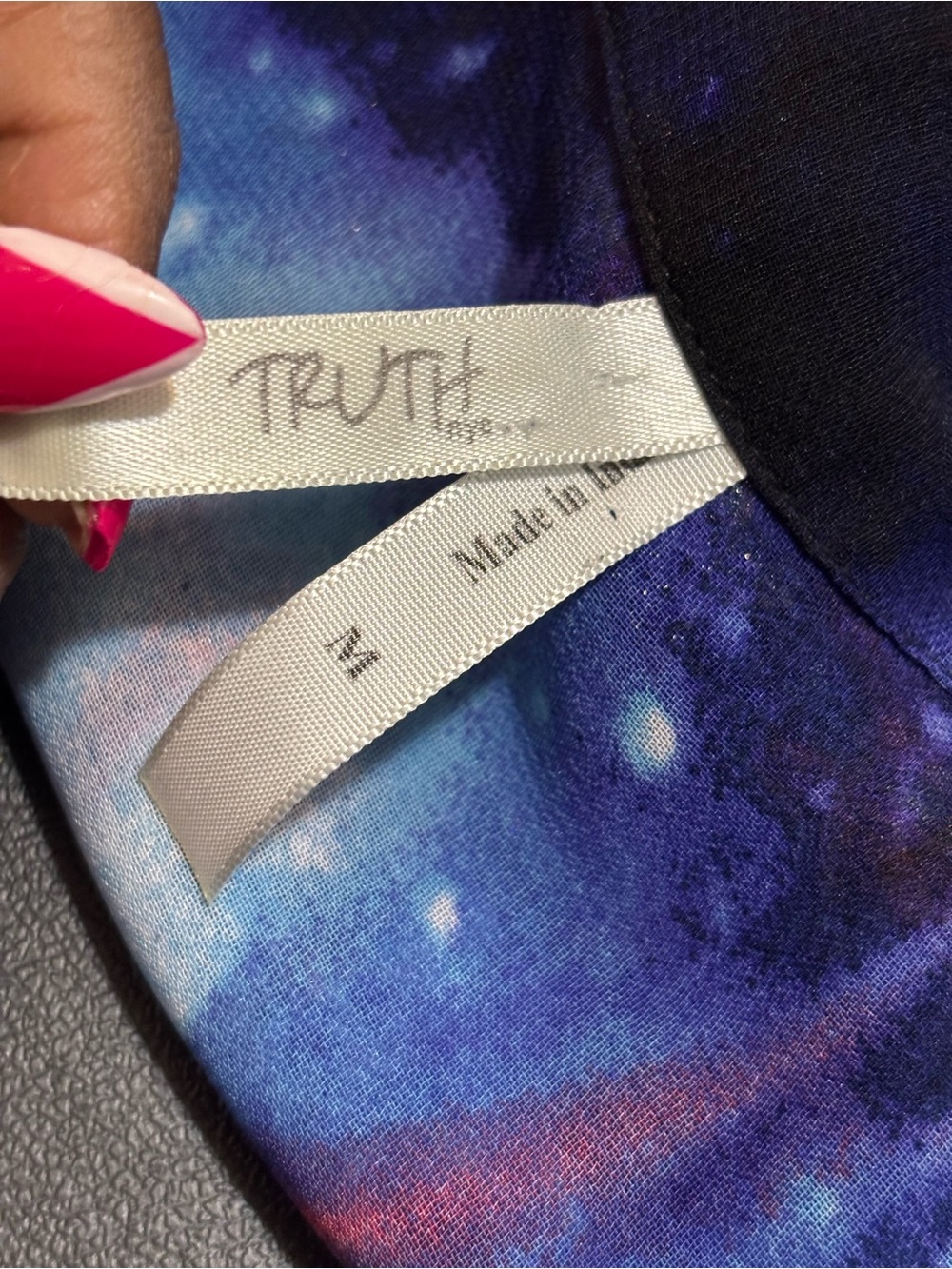 Truth NYC Whimsical Galaxy Tulip Hem Blouse M - Picture 7 of 9